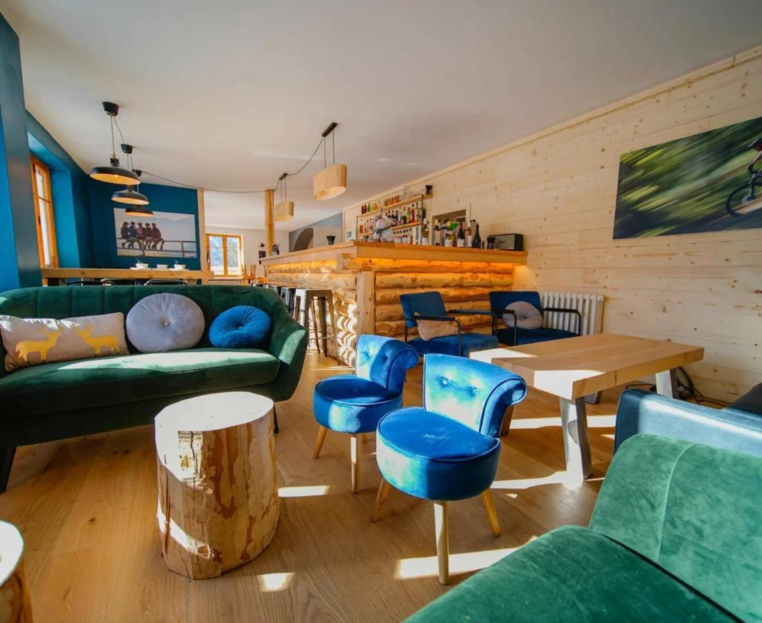 Le Petit Cerf Hotel Cervieres  ภายนอก รูปภาพ
