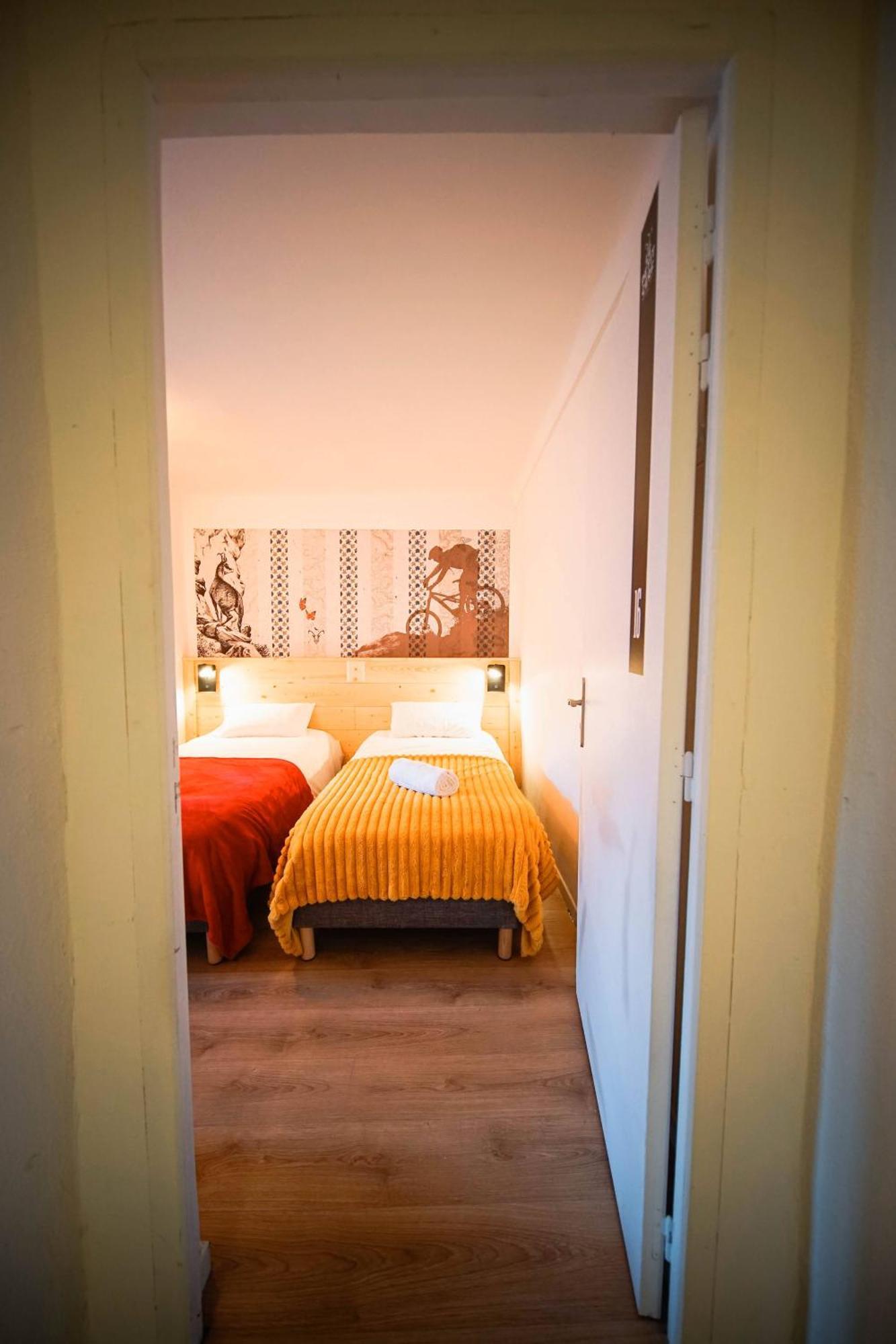 Le Petit Cerf Hotel Cervieres  ภายนอก รูปภาพ