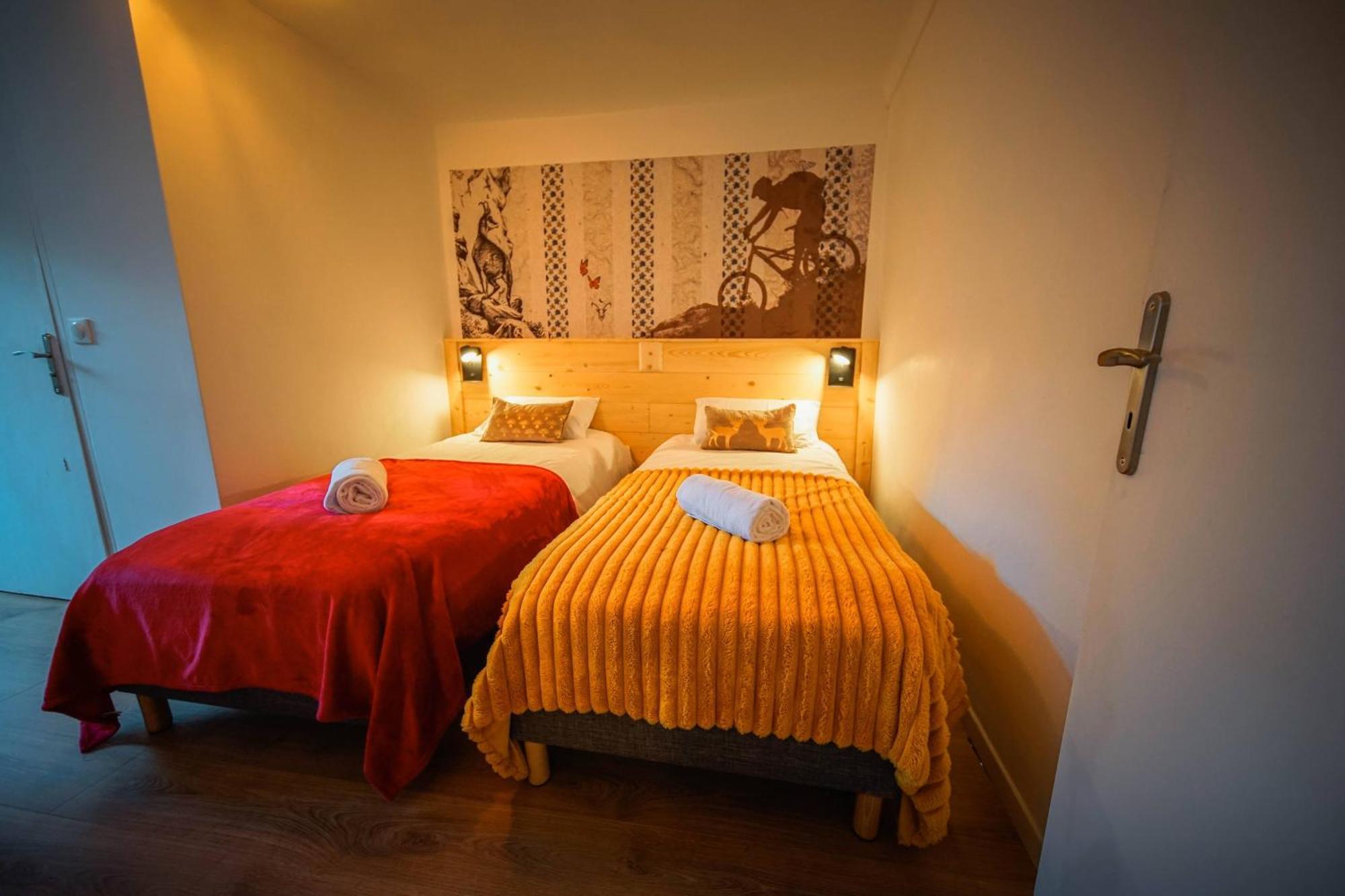Le Petit Cerf Hotel Cervieres  ภายนอก รูปภาพ
