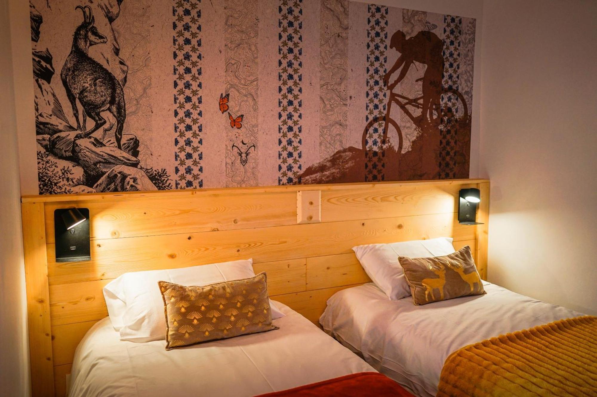Le Petit Cerf Hotel Cervieres  ภายนอก รูปภาพ