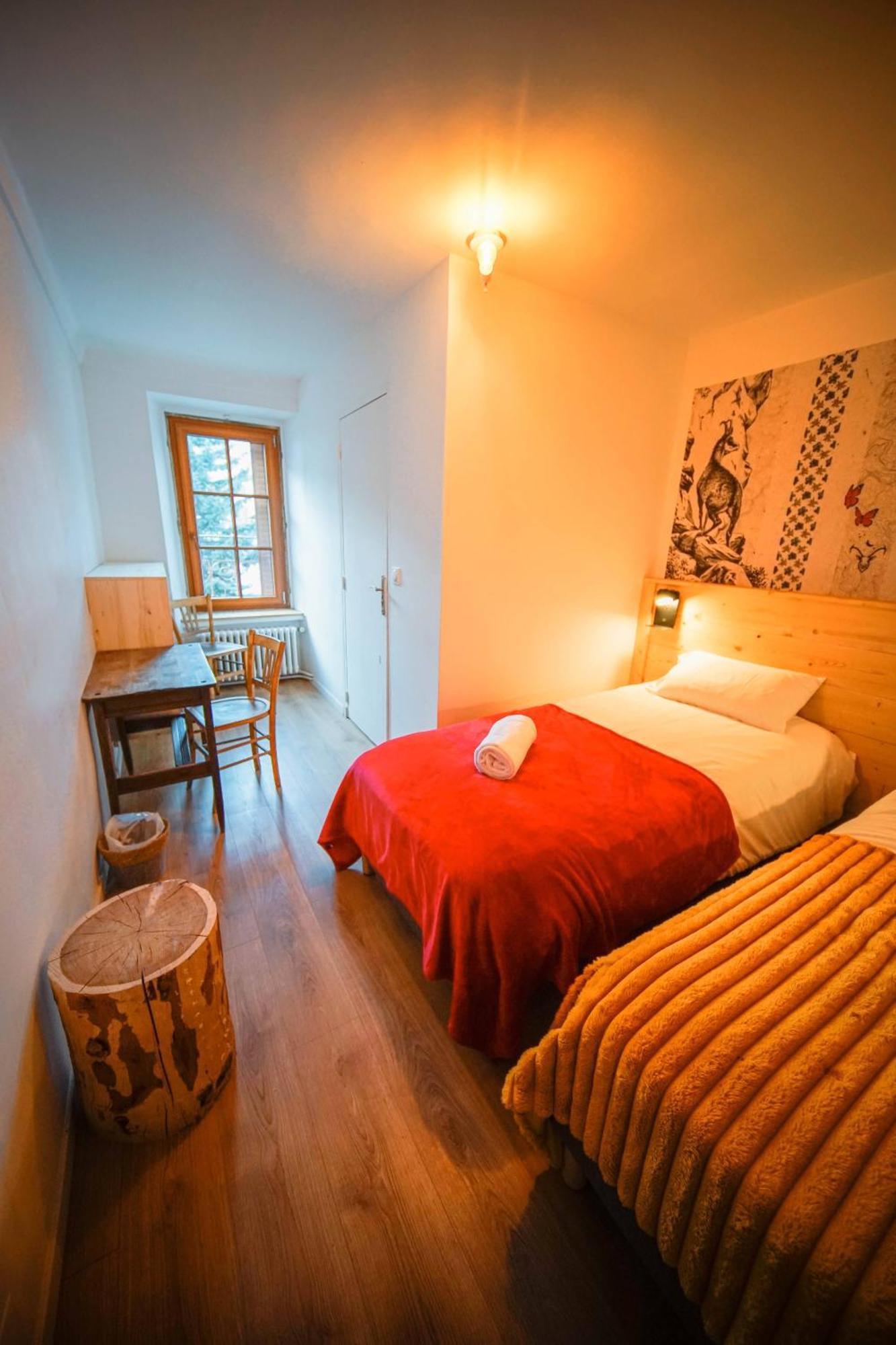 Le Petit Cerf Hotel Cervieres  ภายนอก รูปภาพ