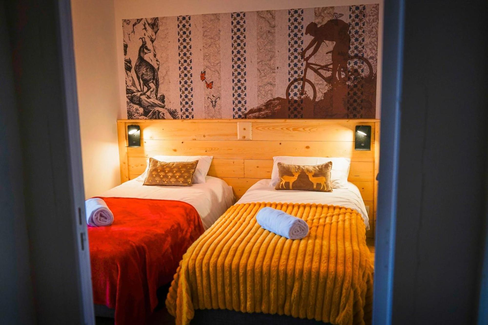 Le Petit Cerf Hotel Cervieres  ภายนอก รูปภาพ